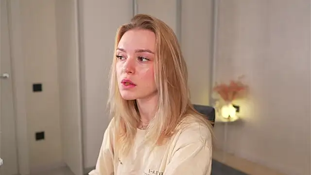 Snapshot of Cyberheart_ chatting on November 9, 2025, 6:01 pm Cyberheart online show from November 9, 2025, 6:01 pm