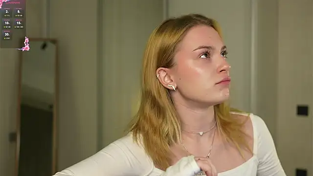 Snapshot of Cyberheart_ chatting on November 24, 2025, 6:52 pm Cyberheart online show from November 24, 2025, 6:52 pm