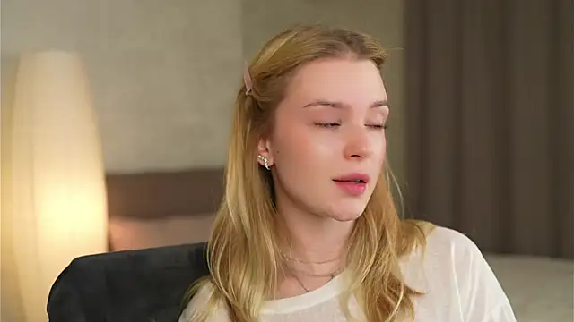 Snapshot of Cyberheart_ chatting on November 15, 2025, 4:55 pm Cyberheart online show from November 15, 2025, 4:55 pm