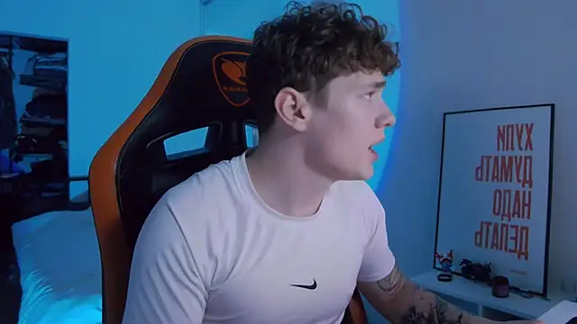 Snapshot of DanyDavis chatting on October 18, 2025, 1:24 pm DanyDavis online show from October 18, 2025, 1:24 pm