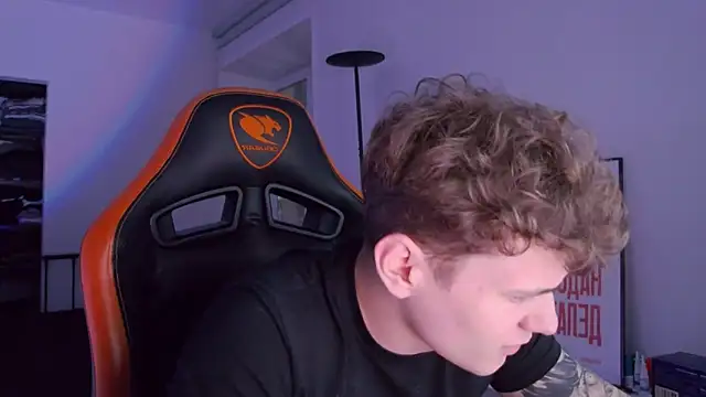 Snapshot of DanyDavis chatting on October 10, 2025, 8:31 pm DanyDavis online show from October 10, 2025, 8:31 pm