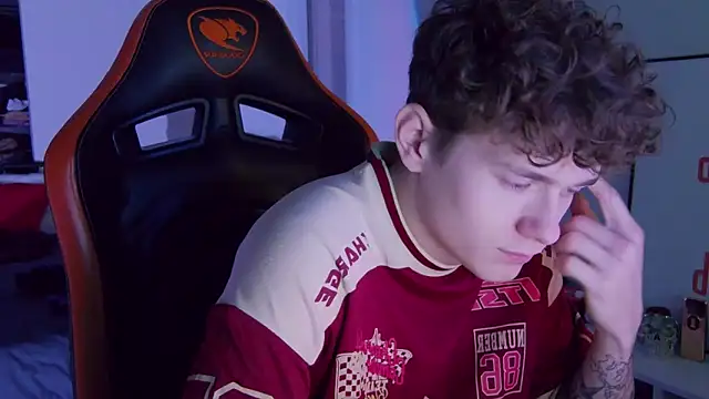 Snapshot of DanyDavis chatting on November 7, 2025, 10:03 pm DanyDavis online show from November 7, 2025, 10:03 pm