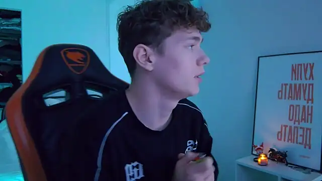 Snapshot of DanyDavis chatting on October 17, 2025, 1:13 pm DanyDavis online show from October 17, 2025, 1:13 pm