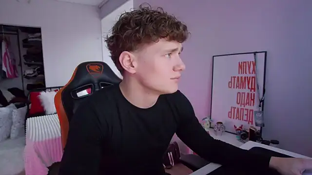 Snapshot of DanyDavis chatting on November 15, 2025, 10:41 am DanyDavis online show from November 15, 2025, 10:41 am