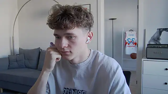 DanyDavis online show from May 7, 2026, 12:52 pm