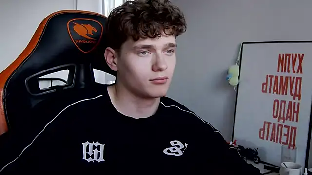 Snapshot of DanyDavis chatting on October 6, 2025, 1:12 pm DanyDavis online show from October 6, 2025, 1:12 pm