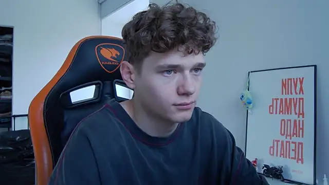 Snapshot of DanyDavis chatting on October 12, 2025, 8:37 am DanyDavis online show from October 12, 2025, 8:37 am