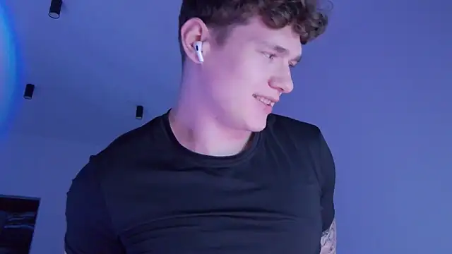 Snapshot of DanyDavis chatting on October 12, 2025, 8:43 pm DanyDavis online show from October 12, 2025, 8:43 pm