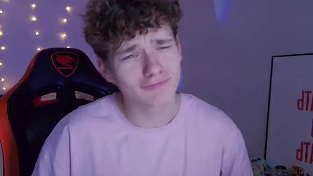 Snapshot of DanyDavis chatting on November 10, 2025, 1:05 pm DanyDavis online show from November 10, 2025, 1:05 pm