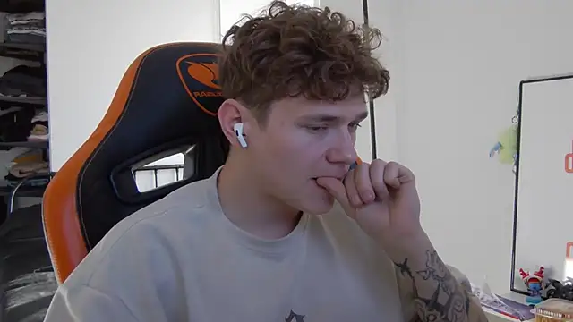 Snapshot of DanyDavis chatting on October 8, 2025, 8:16 am DanyDavis online show from October 8, 2025, 8:16 am