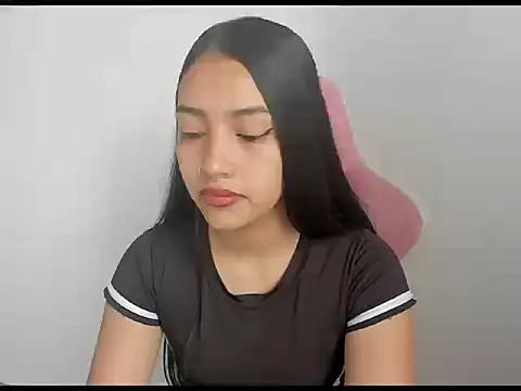 Snapshot of karely_sweet_ chatting on June 18, 2026, 2:00 pm karely sweet online show from June 18, 2026, 2:00 pm