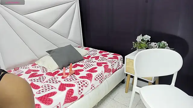 paula zambrano7 online show from September 9, 2025, 1:53 pm