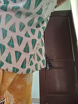 Snapshot of Desi_Bhabi_01 chatting on November 6, 2025, 2:59 am Desi Bhabi 01 online show from November 6, 2025, 2:59 am