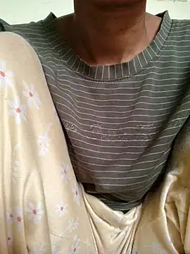 Snapshot of Desi_Bhabi_01 chatting on October 26, 2025, 4:13 am Desi Bhabi 01 online show from October 26, 2025, 4:13 am