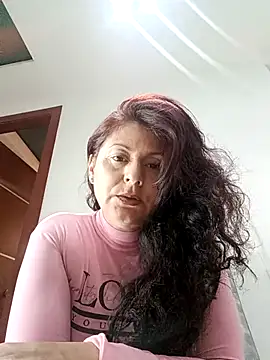 lunadicty online show from November 8, 2025, 10:57 pm