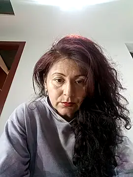 lunadicty online show from November 6, 2025, 11:31 pm