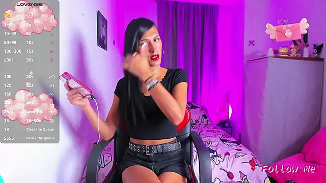 Snapshot of SkylerBennet chatting on November 7, 2025, 3:33 am SkylerBennet online show from November 7, 2025, 3:33 am