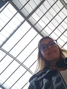 Snapshot of Pretty_roxxyy chatting on March 20, 2026, 2:40 pm Pretty roxxyy online show from March 20, 2026, 2:40 pm