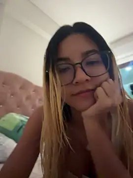 Snapshot of Pretty_roxxyy chatting on July 11, 2026, 2:01 am Pretty roxxyy online show from July 11, 2026, 2:01 am