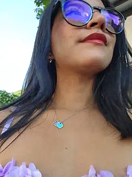 Snapshot of Pretty_roxxyy chatting on November 7, 2025, 12:31 pm Pretty roxxyy online show from November 7, 2025, 12:31 pm