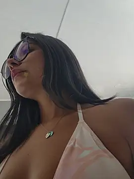 Snapshot of Pretty_roxxyy chatting on October 25, 2025, 1:23 pm Pretty roxxyy online show from October 25, 2025, 1:23 pm