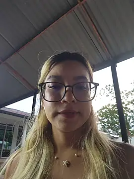 Snapshot of Pretty_roxxyy chatting on March 21, 2026, 11:25 am Pretty roxxyy online show from March 21, 2026, 11:25 am