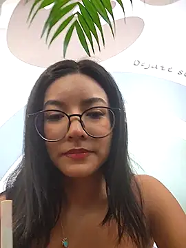 Snapshot of Pretty_roxxyy chatting on September 26, 2025, 1:40 pm Pretty roxxyy online show from September 26, 2025, 1:40 pm