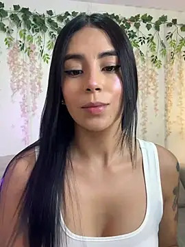 Snapshot of Ivy_rein chatting on February 21, 2026, 1:24 pm Ivy rein online show from February 21, 2026, 1:24 pm