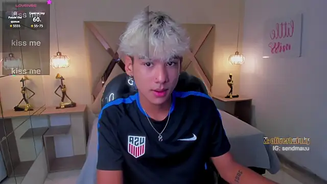 OliverTwinky online show from November 15, 2025, 1:15 pm