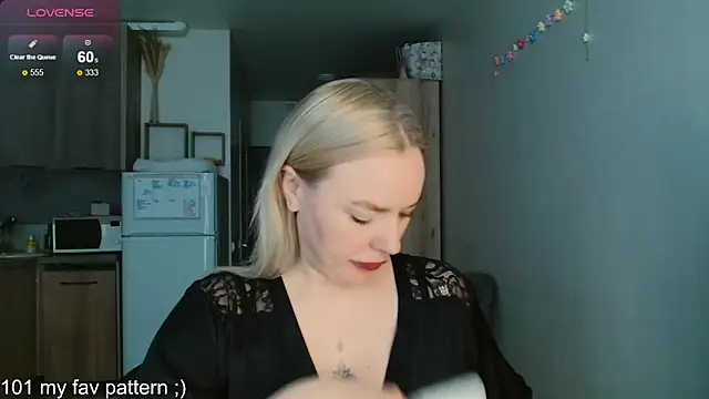 Snapshot of Eva___forever chatting on April 19, 2026, 2:12 am Eva forever online show from April 19, 2026, 2:12 am