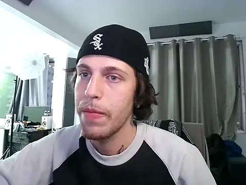 Snapshot of bigrosa21cm chatting on October 28, 2025, 9:36 pm bigrosa21cm online show from October 28, 2025, 9:36 pm