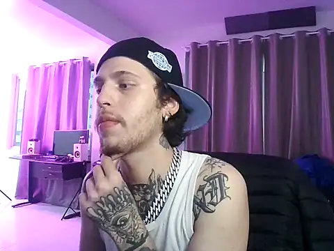 Snapshot of bigrosa21cm chatting on November 1, 2025, 9:19 pm bigrosa21cm online show from November 1, 2025, 9:19 pm