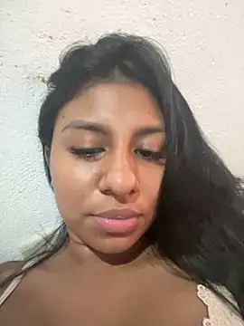 Snapshot of Emmily_Vargas chatting on November 9, 2025, 8:13 pm Emmily Vargas online show from November 9, 2025, 8:13 pm