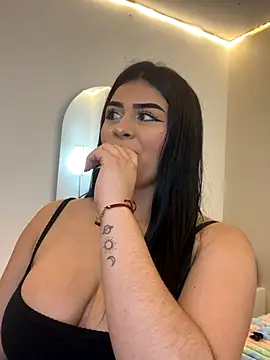 Snapshot of Kariina__69 chatting on November 29, 2025, 3:28 am Kariina 69 online show from November 29, 2025, 3:28 am