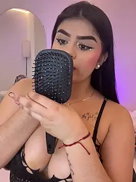 Snapshot of Kariina__69 chatting on October 8, 2025, 3:41 am Kariina 69 online show from October 8, 2025, 3:41 am