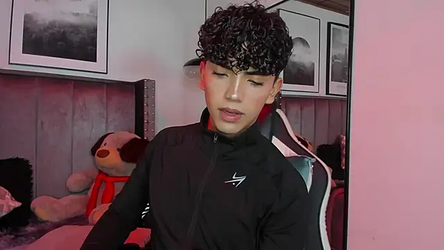 Niick Twink online show from September 23, 2025, 7:43 pm