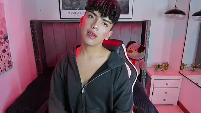 Niick Twink online show from September 18, 2025, 5:05 pm