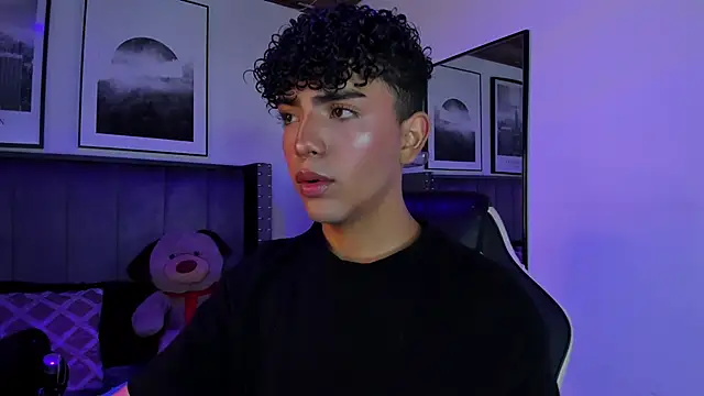 Niick Twink online show from October 6, 2025, 7:14 pm