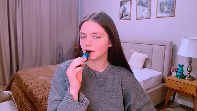 marshmallowee online show from March 9, 2026, 6:44 pm