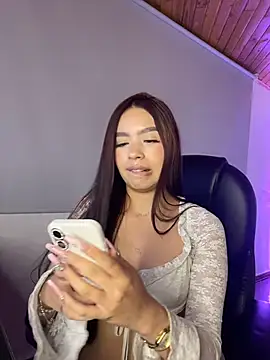 Snapshot of Cristina_pinkk chatting on March 21, 2026, 2:35 am Cristina pinkk online show from March 21, 2026, 2:35 am