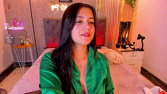 mialeia01 online show from January 17, 2026, 8:34 pm