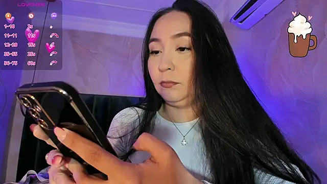 Snapshot of AlissaJoness chatting on November 13, 2025, 11:47 am AlissaJoness online show from November 13, 2025, 11:47 am