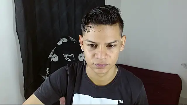 axce1 boy24 online show from March 21, 2025, 2:07 pm