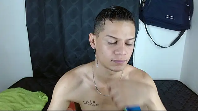 axce1 boy24 online show from November 20, 2025, 3:34 pm