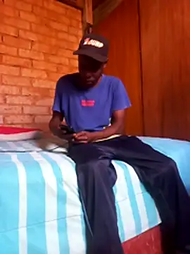 Snapshot of T1011 chatting on December 16, 2025, 7:45 am T1011 online show from December 16, 2025, 7:45 am