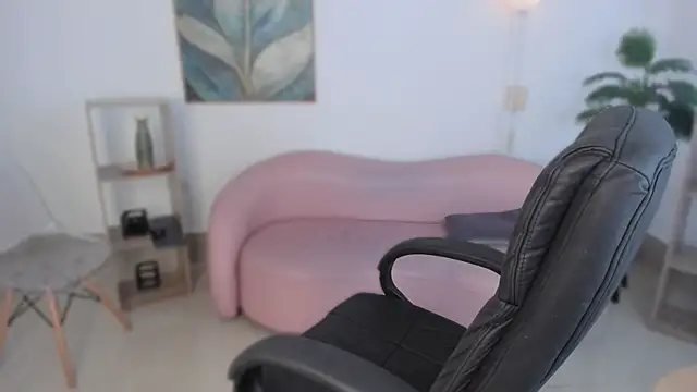 Snapshot of kylie_soraya chatting on October 19, 2025, 4:10 pm kylie soraya online show from October 19, 2025, 4:10 pm