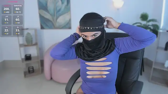 Snapshot of kylie_soraya chatting on October 18, 2025, 4:20 pm kylie soraya online show from October 18, 2025, 4:20 pm