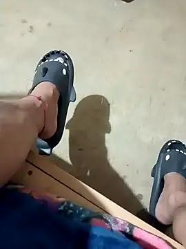 Snapshot of luuiss12 chatting on October 25, 2025, 5:17 am luuiss12 online show from October 25, 2025, 5:17 am