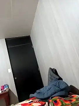 Snapshot of luuiss12 chatting on December 5, 2025, 8:24 am luuiss12 online show from December 5, 2025, 8:24 am