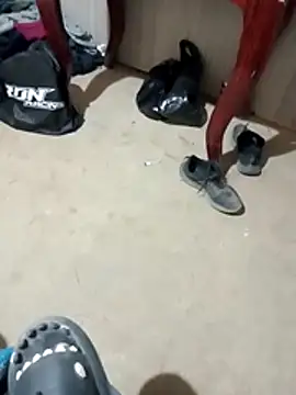 luuiss12 online show from December 22, 2025, 4:01 am